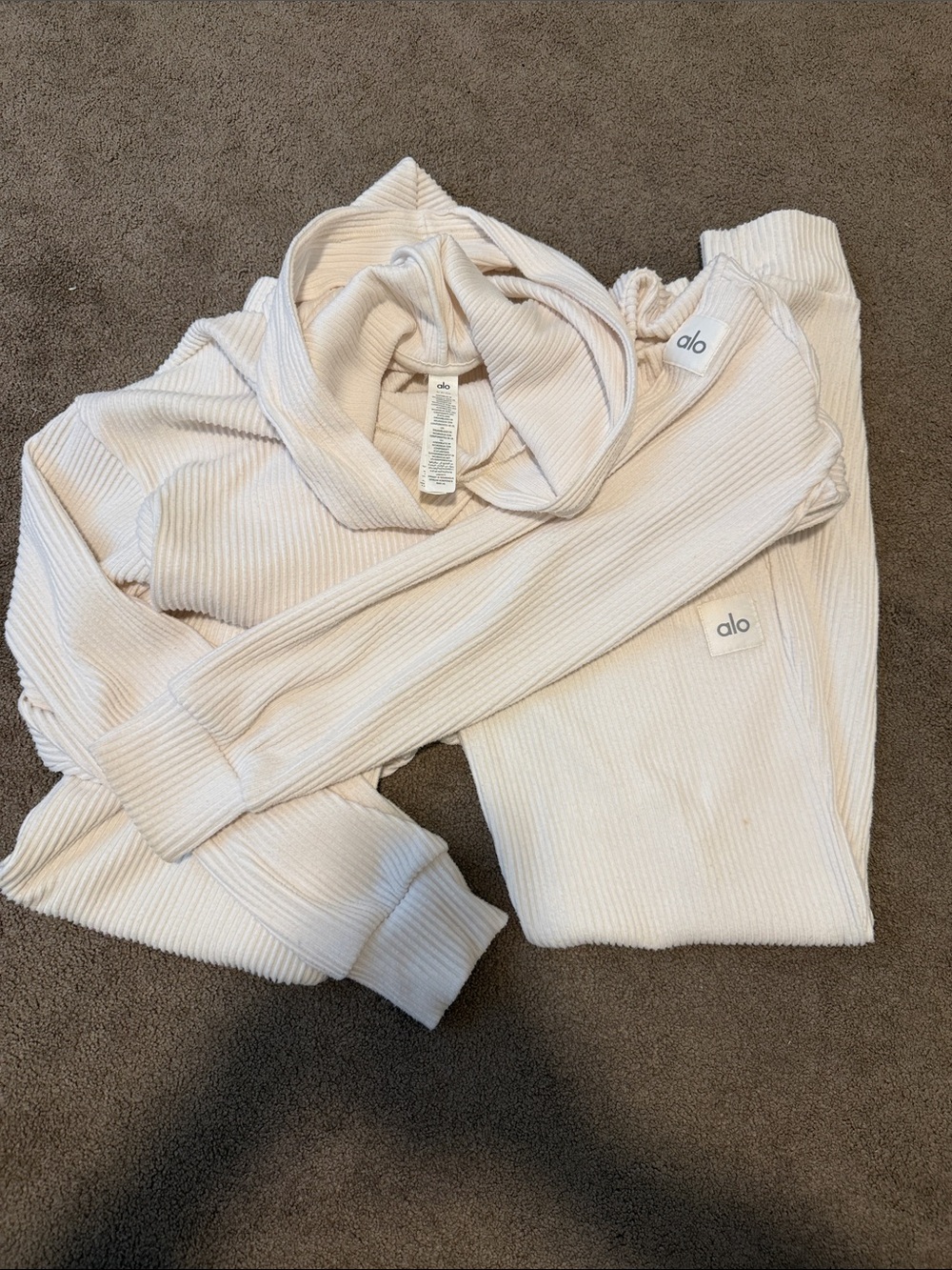 ALO Yoga Cream Ribbed cropped sweater & Joggers